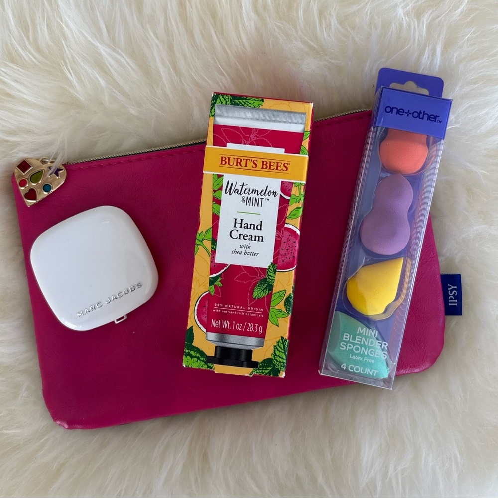 IPSY Stuffed Cosmetic Bag Over $60 Value IPSY + Marc Jacobs + Burt’s Bees - Picture 3 of 11